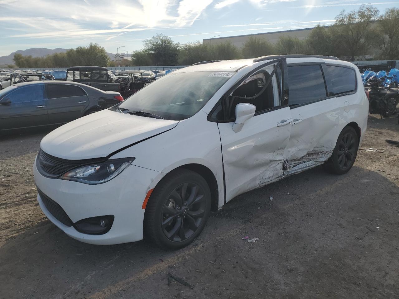 2018 Chrysler Pacifica Touring L VIN: 2C4RC1BG6JR226856 Lot: 92536145