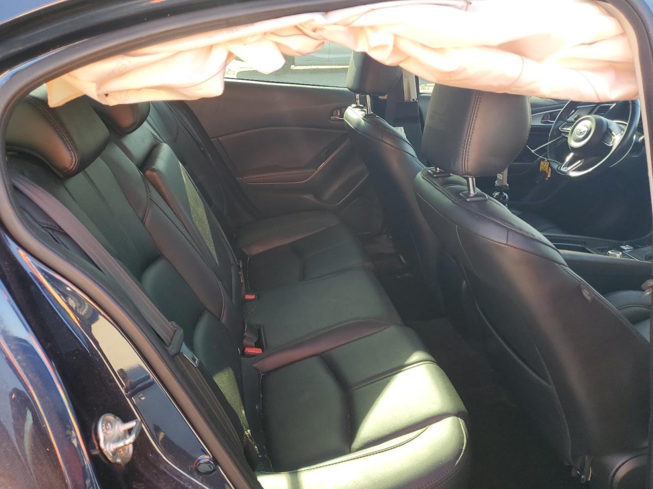 2018 Mazda 3 Touring VIN: 3MZBN1V38JM205662 Lot: 90739335