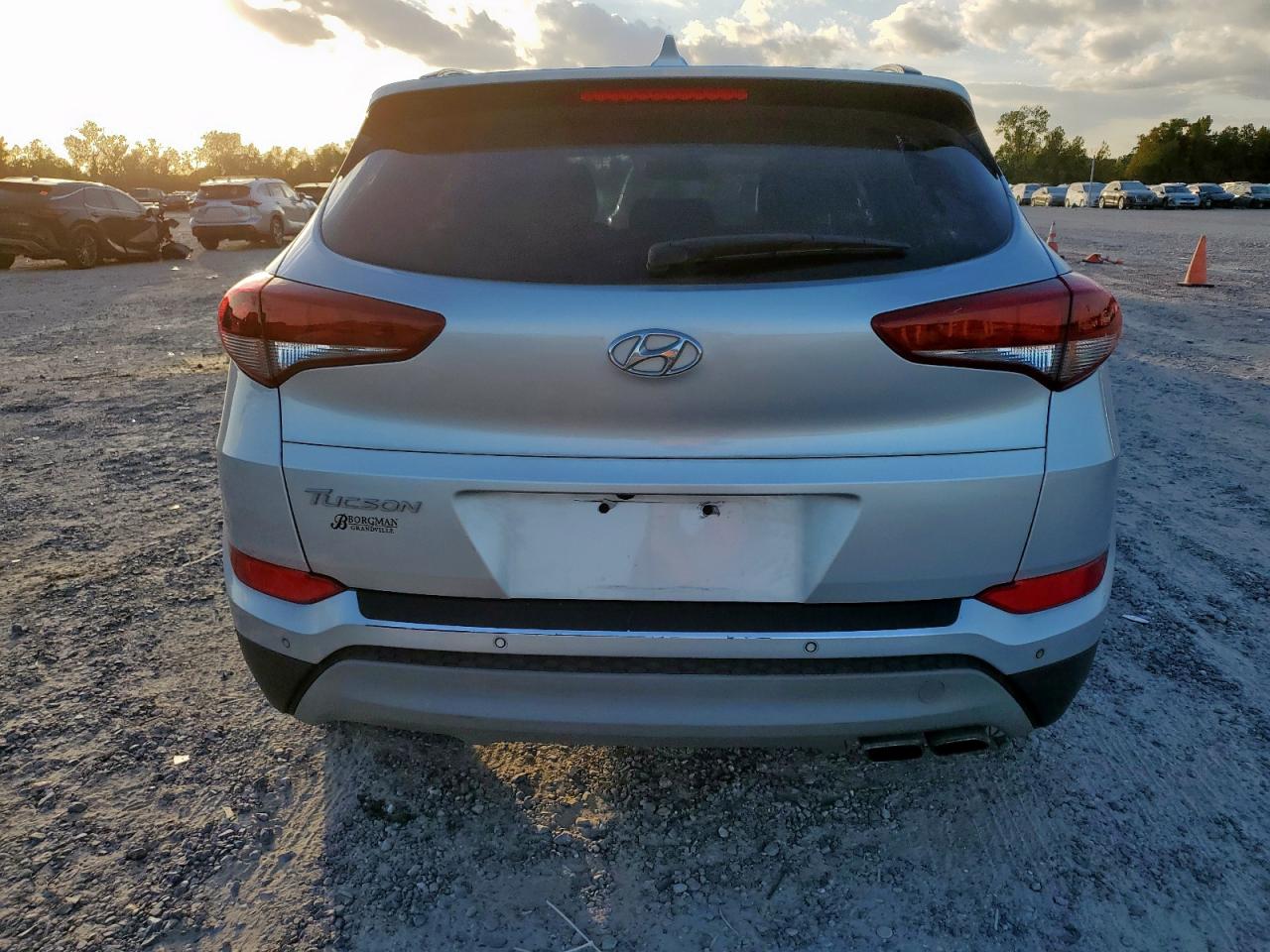 2018 Hyundai Tucson Value VIN: KM8J33A23JU767019 Lot: 92890335