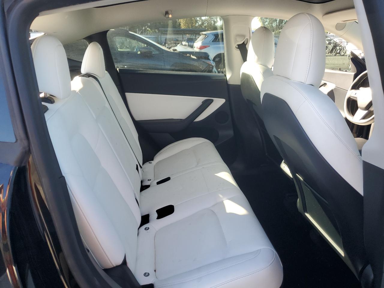 2022 Tesla Model Y VIN: 7SAYGDEF0NF383095 Lot: 90928825