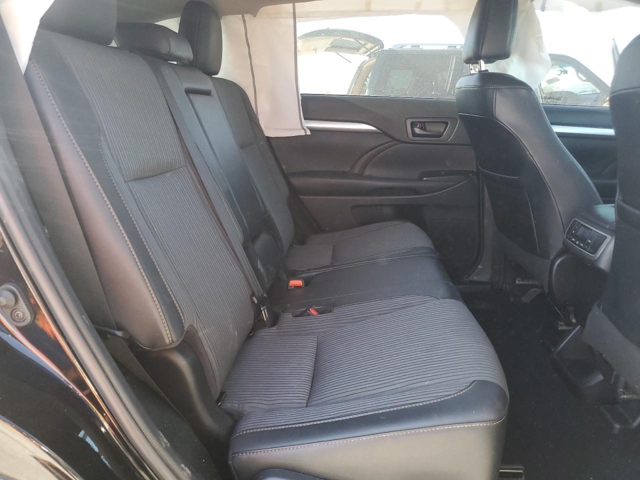 2019 Toyota Highlander Le VIN: 5TDBZRFH4KS941158 Lot: 93205425