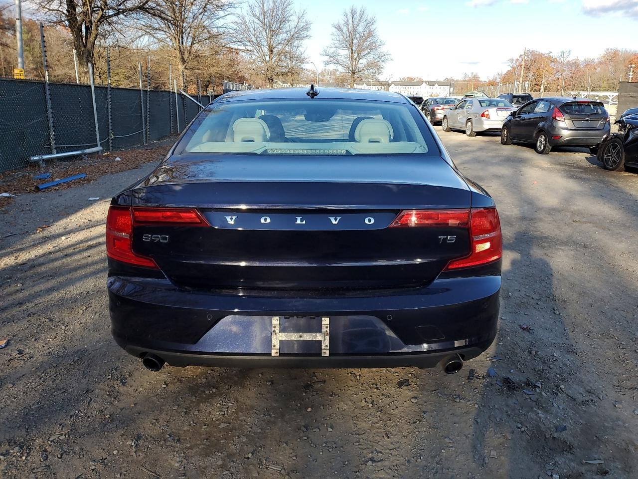 2017 Volvo S90 T5 Momentum VIN: YV1102AK1H1003585 Lot: 92341795