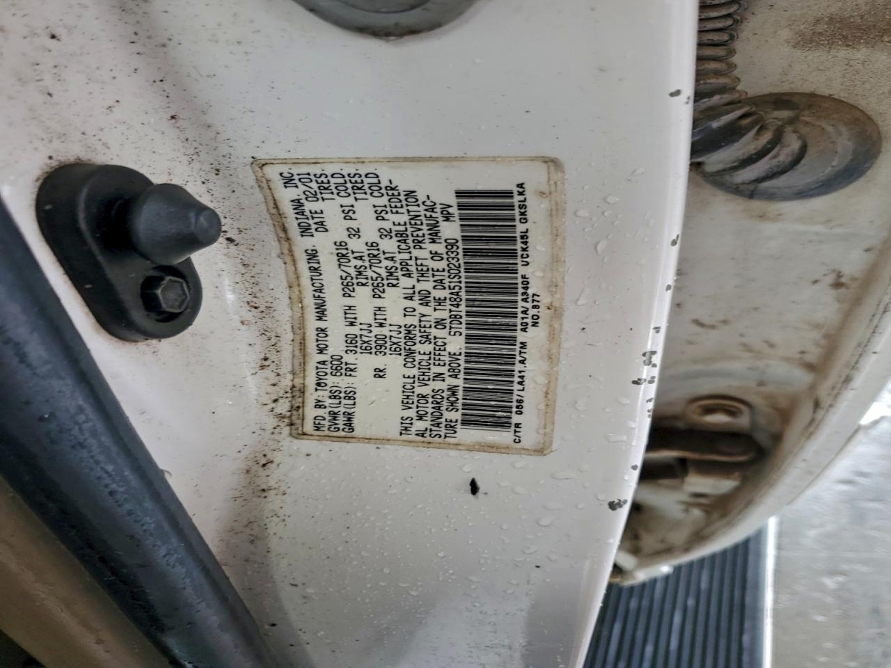 2001 Toyota Sequoia Limited VIN: 5TDBT48A51S023390 Lot: 94529115