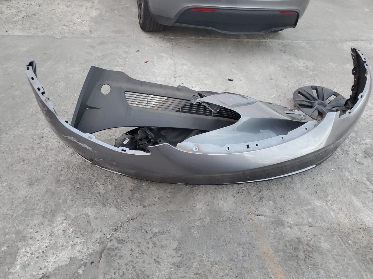 2024 Tesla Model Y VIN: 7SAYGDED7RF201235 Lot: 92671625