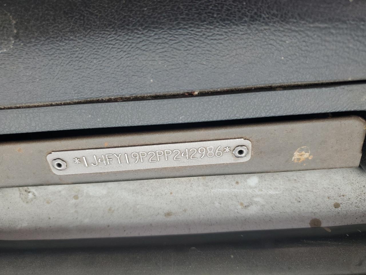 1993 Jeep Wrangler / Yj S VIN: 1J4FY19P2PP242986 Lot: 94102505