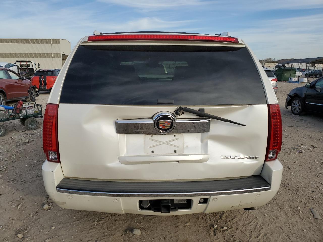 2008 Cadillac Escalade Luxury VIN: 1GYEC63858R158725 Lot: 90454845
