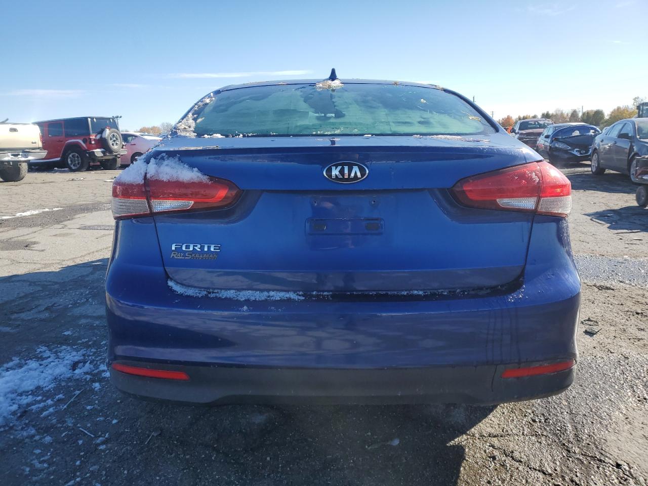 2018 Kia Forte Lx VIN: 3KPFK4A73JE185077 Lot: 92277085