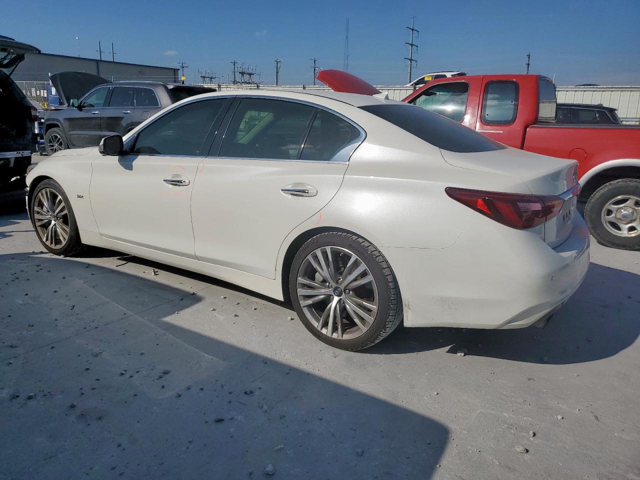 2018 Infiniti Q50 Luxe VIN: JN1EV7AP0JM359440 Lot: 92211525