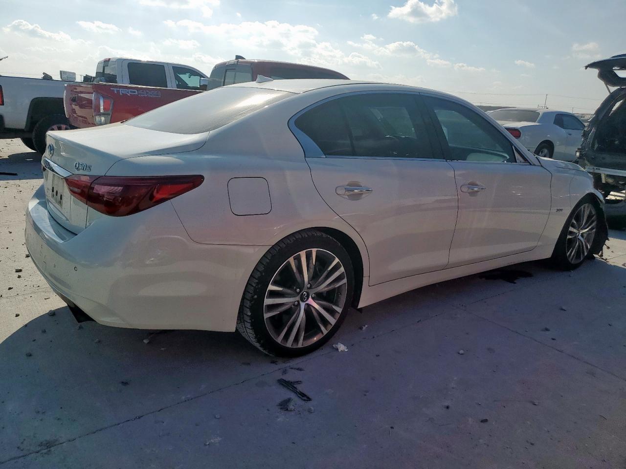 2018 Infiniti Q50 Luxe VIN: JN1EV7AP0JM359440 Lot: 92211525
