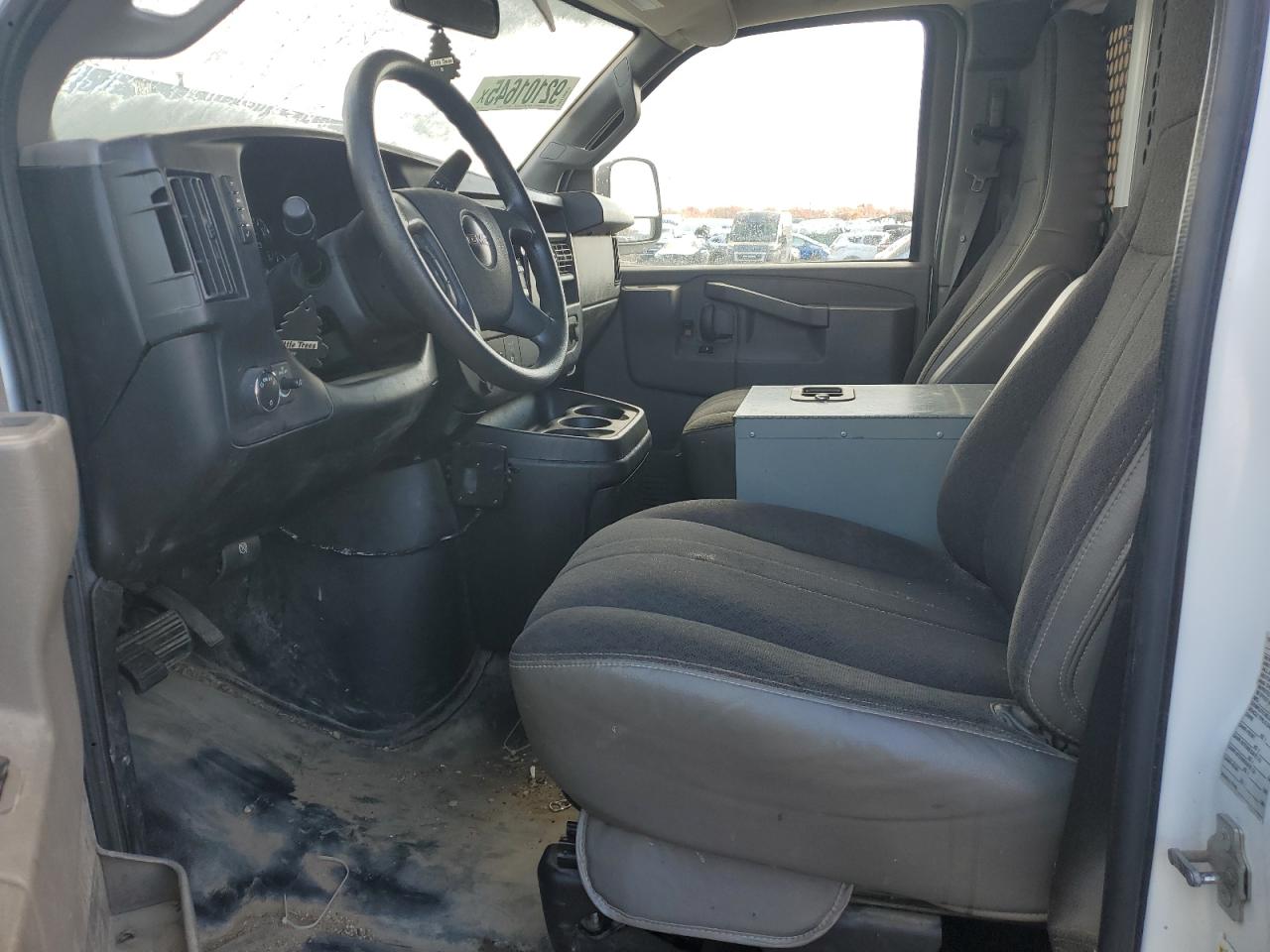 2018 GMC Savana Delivery Van VIN: 1GTW7AFGXJ1902926 Lot: 92101645