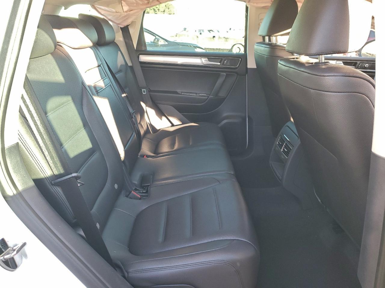 2017 Volkswagen Touareg Sport VIN: WVGEF7BP3HD001683 Lot: 93839785