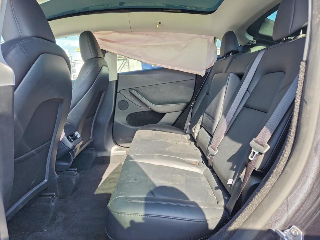 2025 Tesla Model Y VIN: 7SAYGDED1SA374784 Lot: 93721495