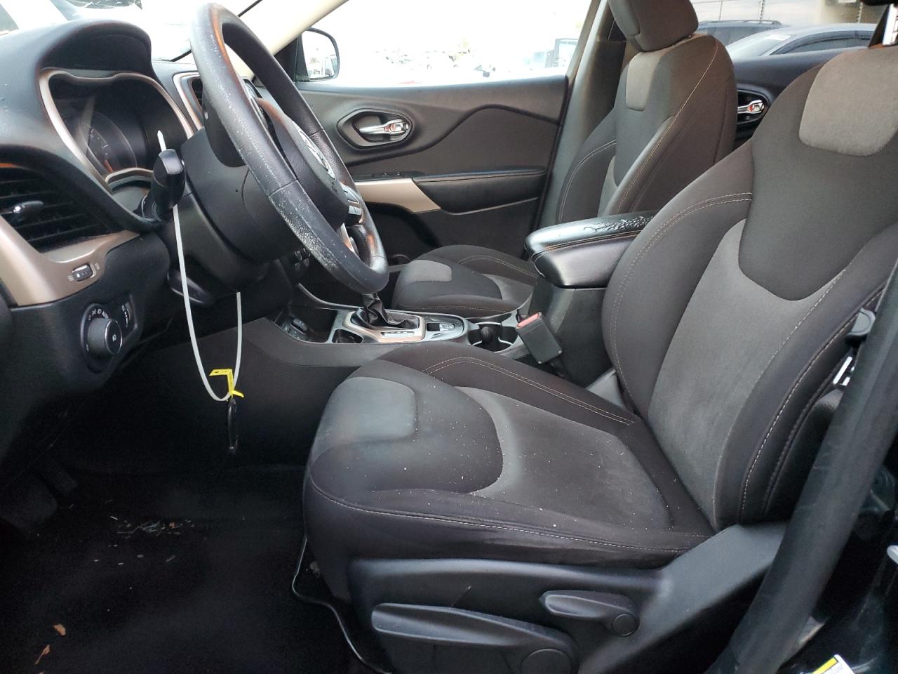 2018 Jeep Cherokee Latitude VIN: 1C4PJLCB5JD612165 Lot: 93778045