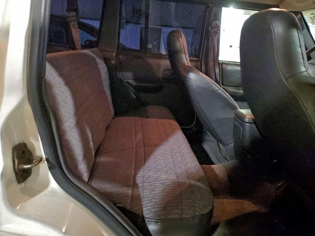 2000 Jeep Cherokee Sport VIN: 1J4FF48S5YL106809 Lot: 94729975