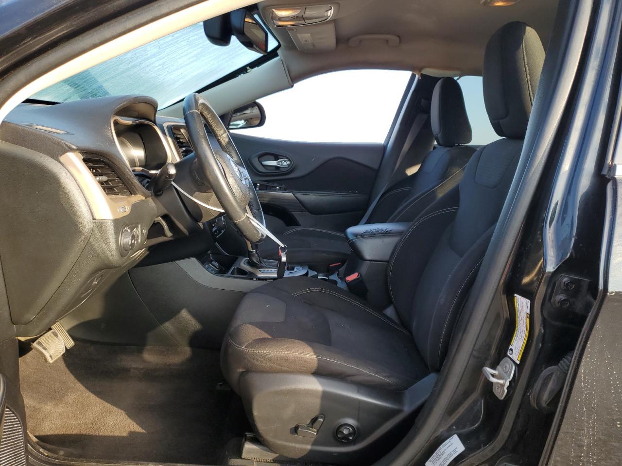 2015 Jeep Cherokee Latitude VIN: 1C4PJLCBXFW612089 Lot: 90996935