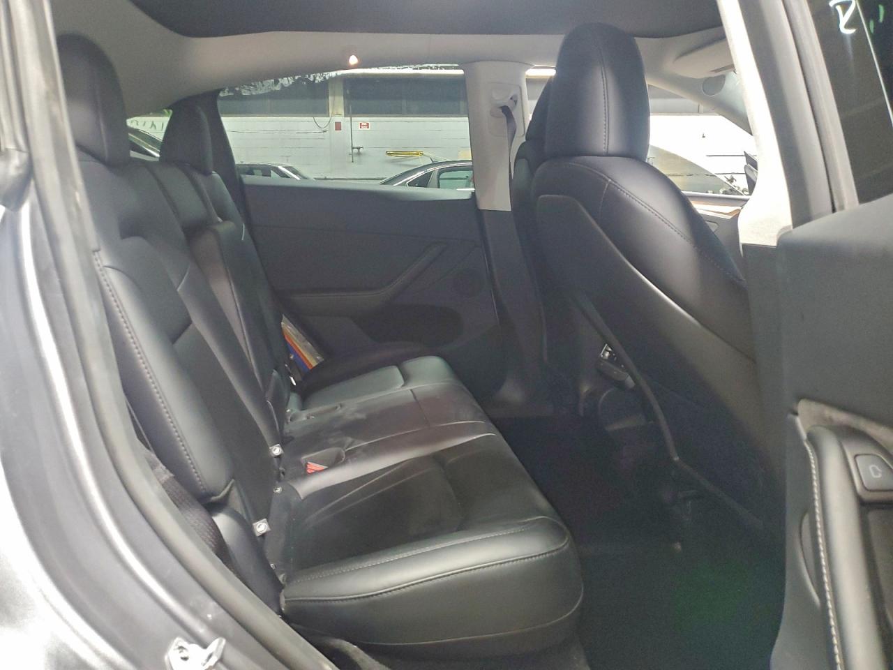 2024 Tesla Model Y VIN: 7SAYGDEF2RA323984 Lot: 93540135