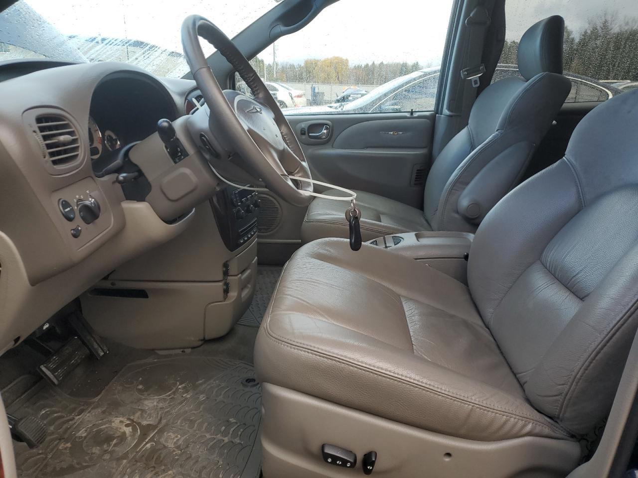 2001 Chrysler Town & Country Limited VIN: 2C8GP64L01R382926 Lot: 91299425