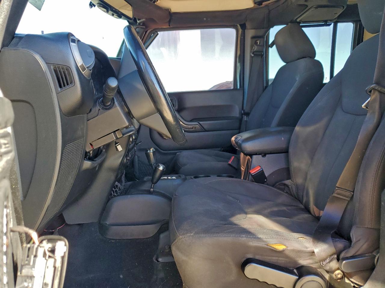 2015 Jeep Wrangler Unlimited Sport VIN: 1C4BJWDG8FL518946 Lot: 94644935