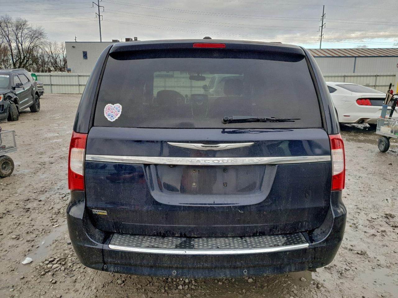 2011 Chrysler Town & Country Touring VIN: 2A4RR5DG2BR703121 Lot: 93837235