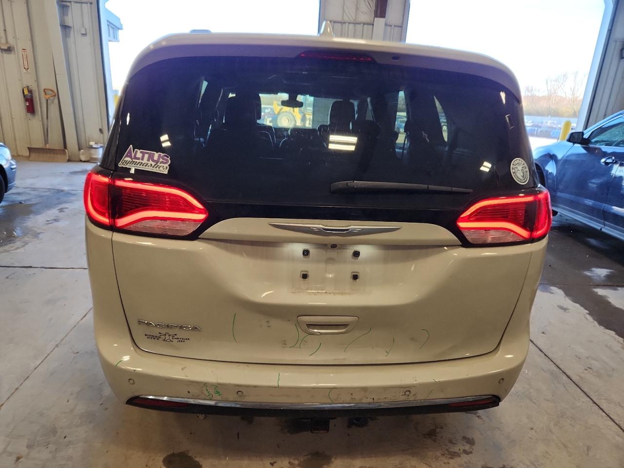 2017 Chrysler Pacifica Touring L VIN: 2C4RC1BG4HR635514 Lot: 90741285