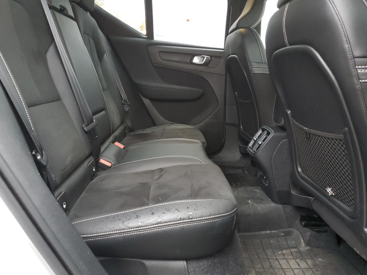 2022 Volvo Xc40 T5 R-Design VIN: YV4162UM4N2700415 Lot: 91659635