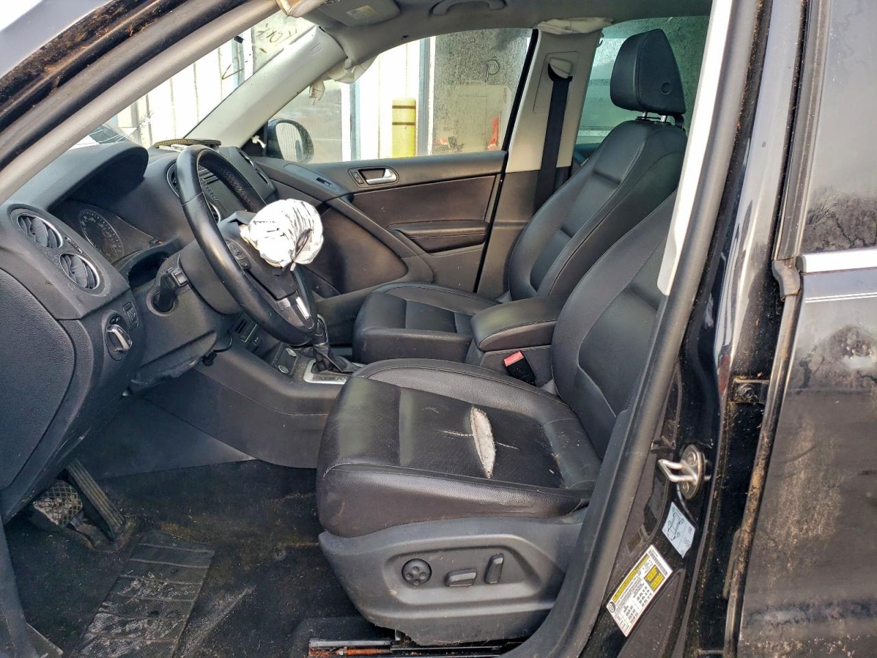 2017 Volkswagen Tiguan Wolfsburg VIN: WVGSV7AX5HK008296 Lot: 93389835