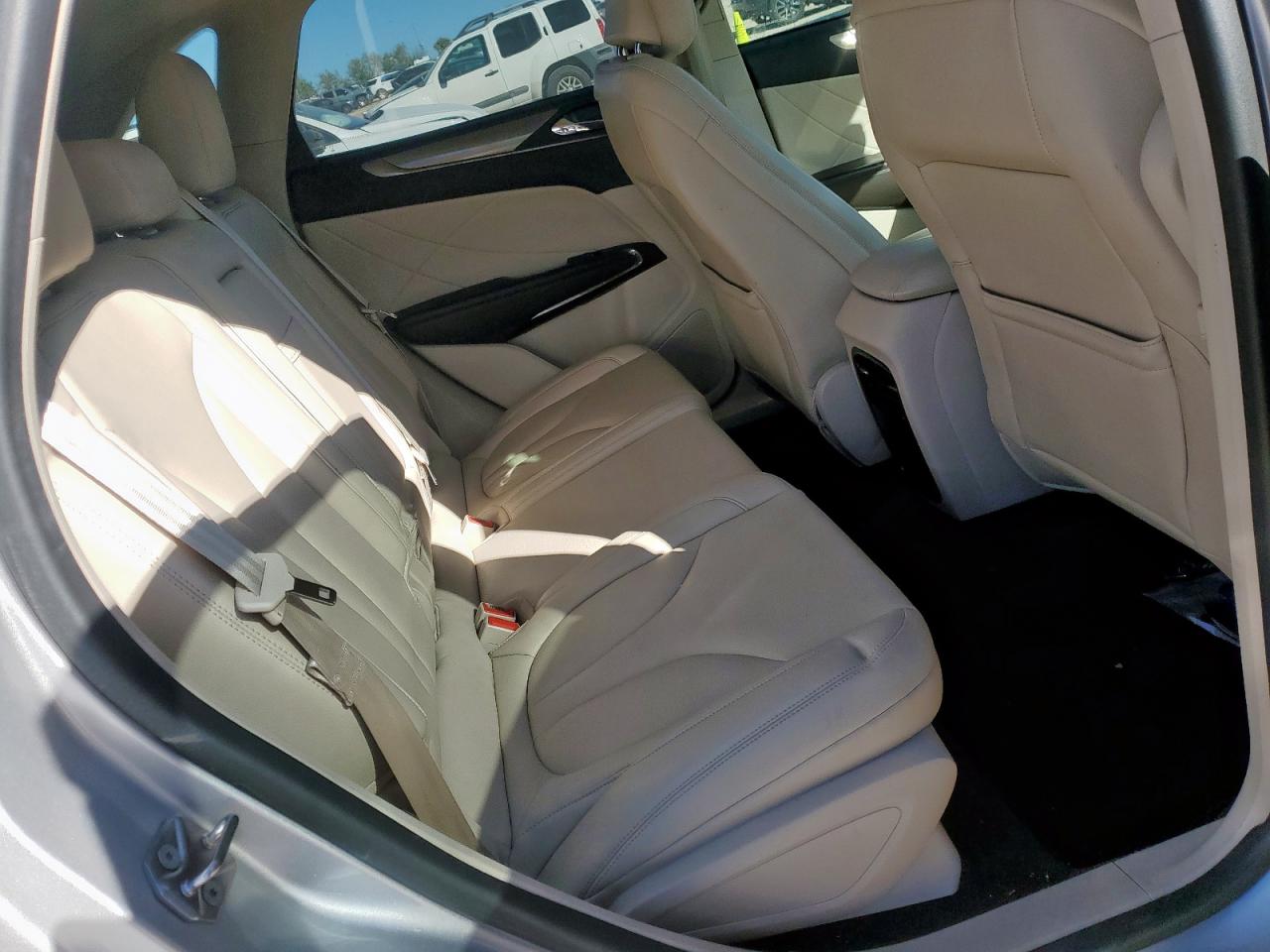 2018 Lincoln Mkc Premiere VIN: 5LMCJ1C9XJUL22352 Lot: 92008285