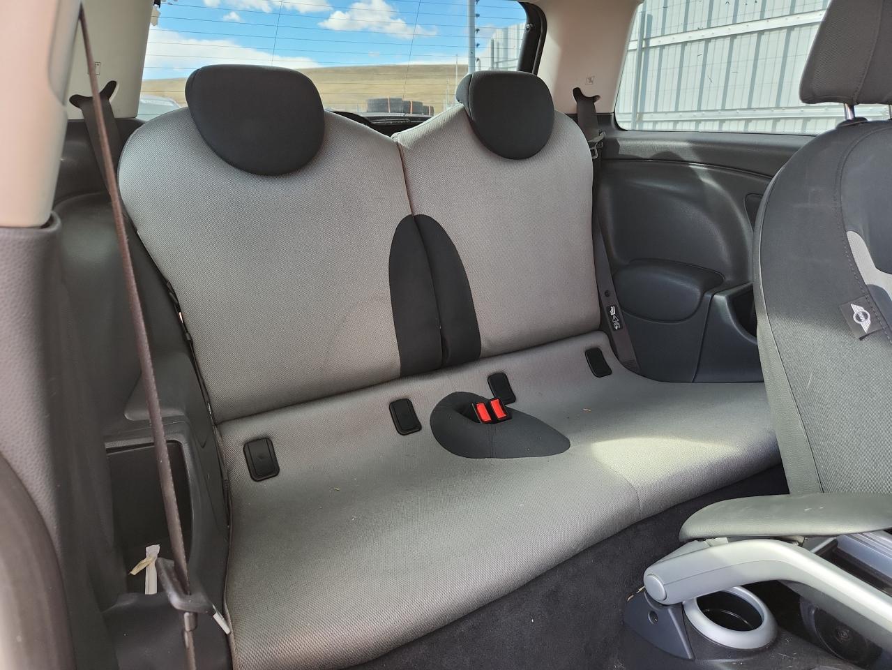 2006 Mini Cooper VIN: WMWRC33536TK71128 Lot: 92328415