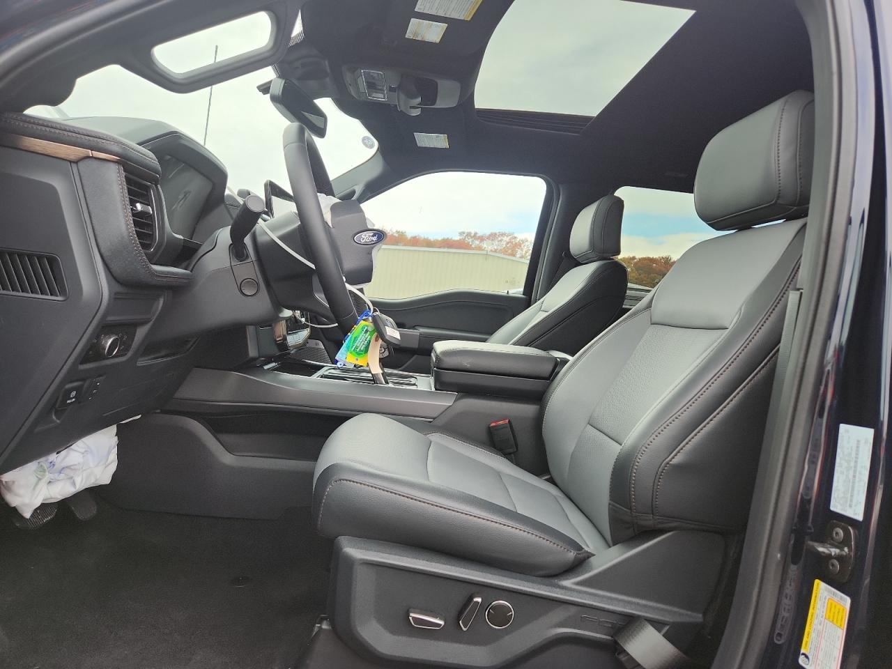 2025 Ford F150 Lightning Lariat VIN: 1FT6W5L71SWG21598 Lot: 90231545