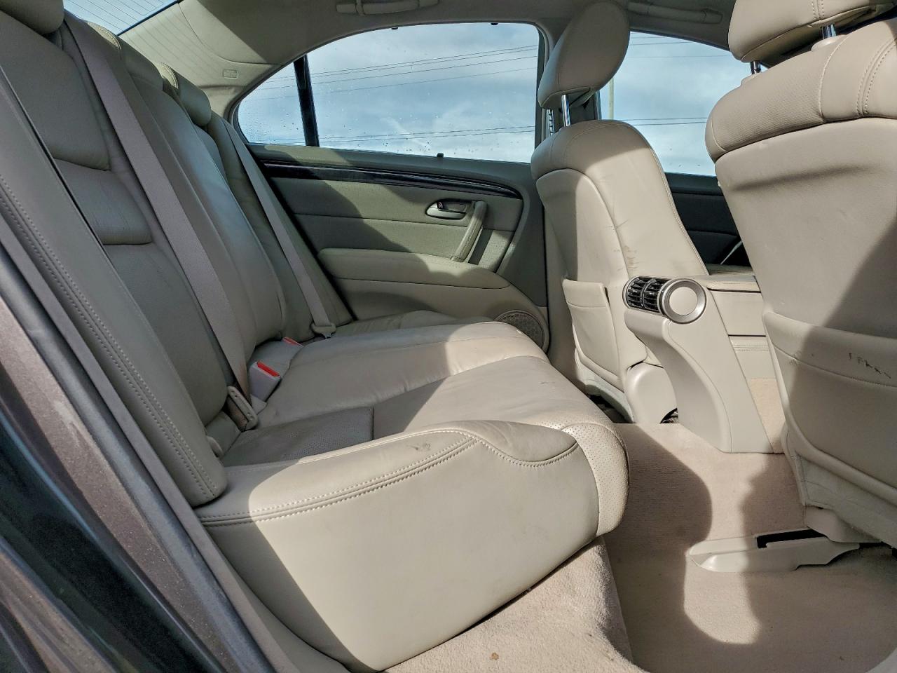 2010 Acura Rl VIN: JH4KB2F65AC001606 Lot: 94102555