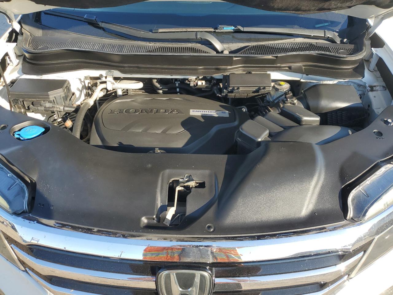 2017 Honda Pilot Touring VIN: 5FNYF6H91HB017944 Lot: 92461055