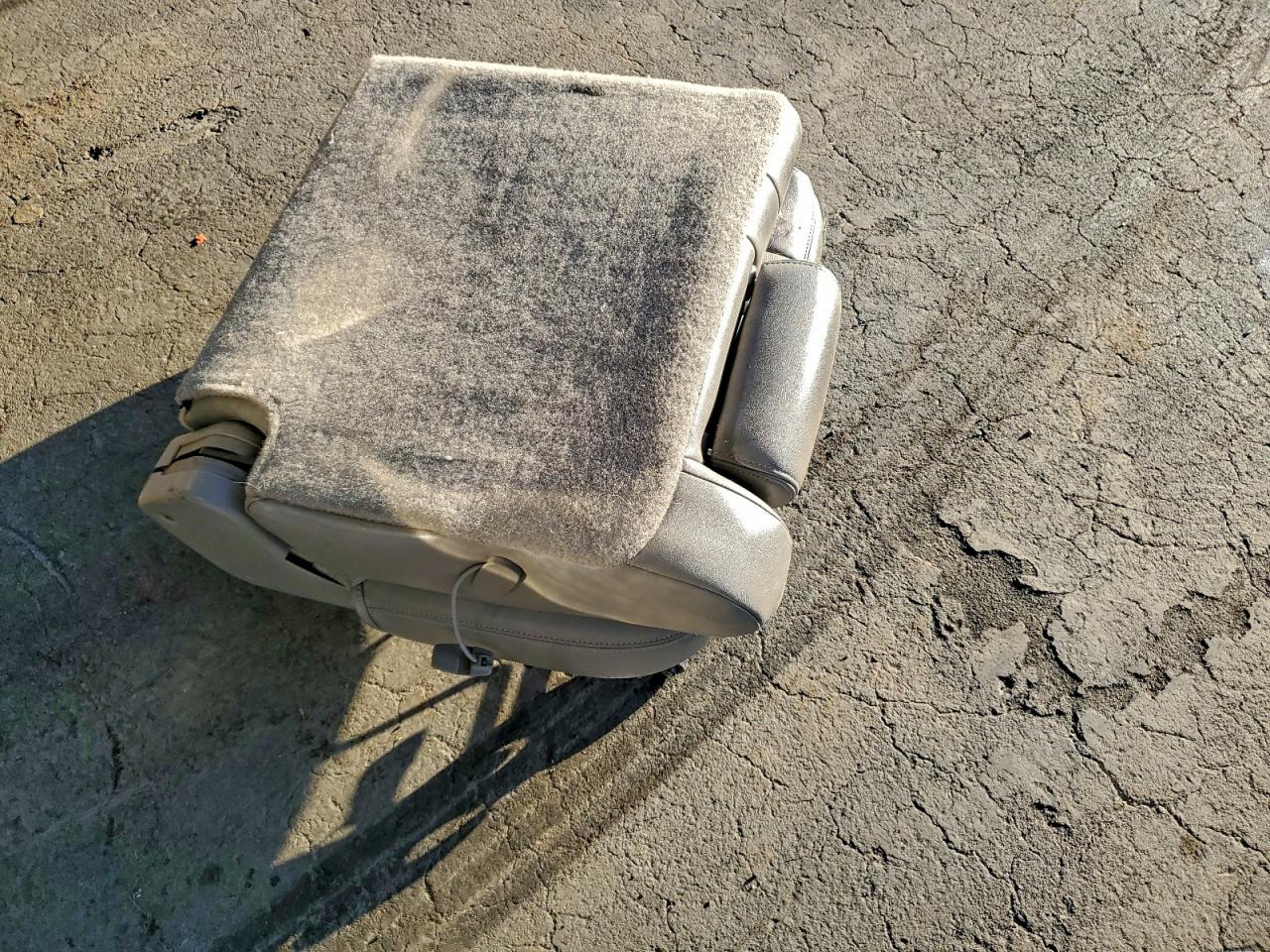 2004 Chevrolet Tahoe K1500 VIN: 1GNEK13T64J321303 Lot: 94156995