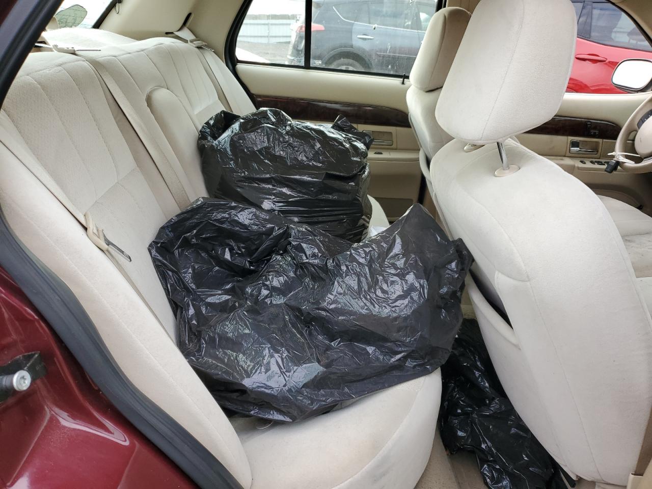 2007 Mercury Grand Marquis Gs VIN: 2MEFM74WX7X604736 Lot: 92181265