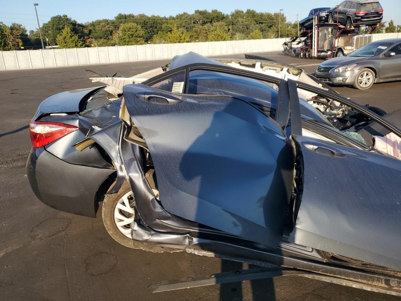 2018 Toyota Corolla L VIN: 5YFBURHE1JP795777 Lot: 93624385