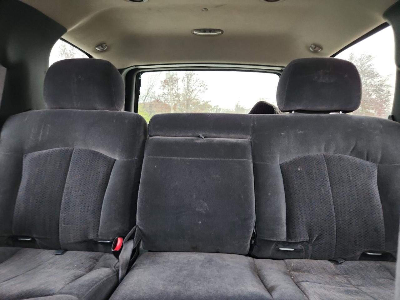 2002 Chevrolet Tahoe C1500 VIN: 1GNEC13V42J322333 Lot: 93874625