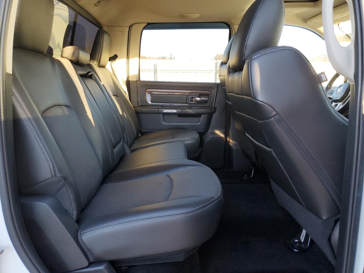 2015 Ram 2500 Laramie VIN: 3C6UR5FL9FG515869 Lot: 92991235