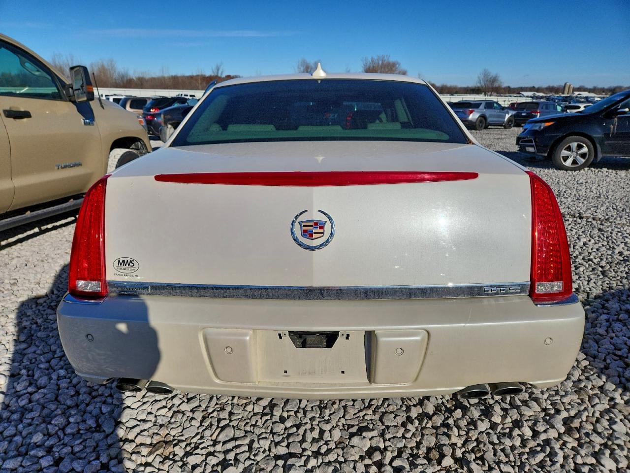 2011 Cadillac Dts Platinum VIN: 1G6KP5ES7BU145563 Lot: 93191645