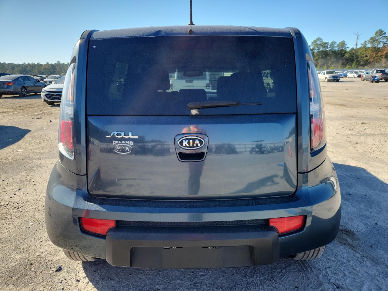 2011 Kia Soul + VIN: KNDJT2A26B7300899 Lot: 92268505