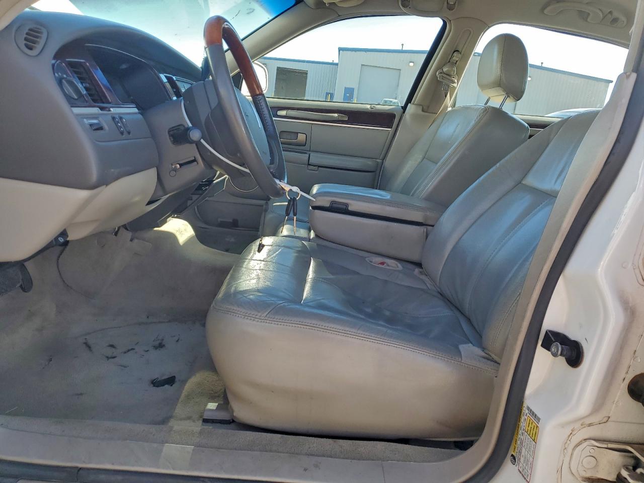 2010 Lincoln Town Car Signature Limited VIN: 2LNBL8CV7AX615603 Lot: 92622795