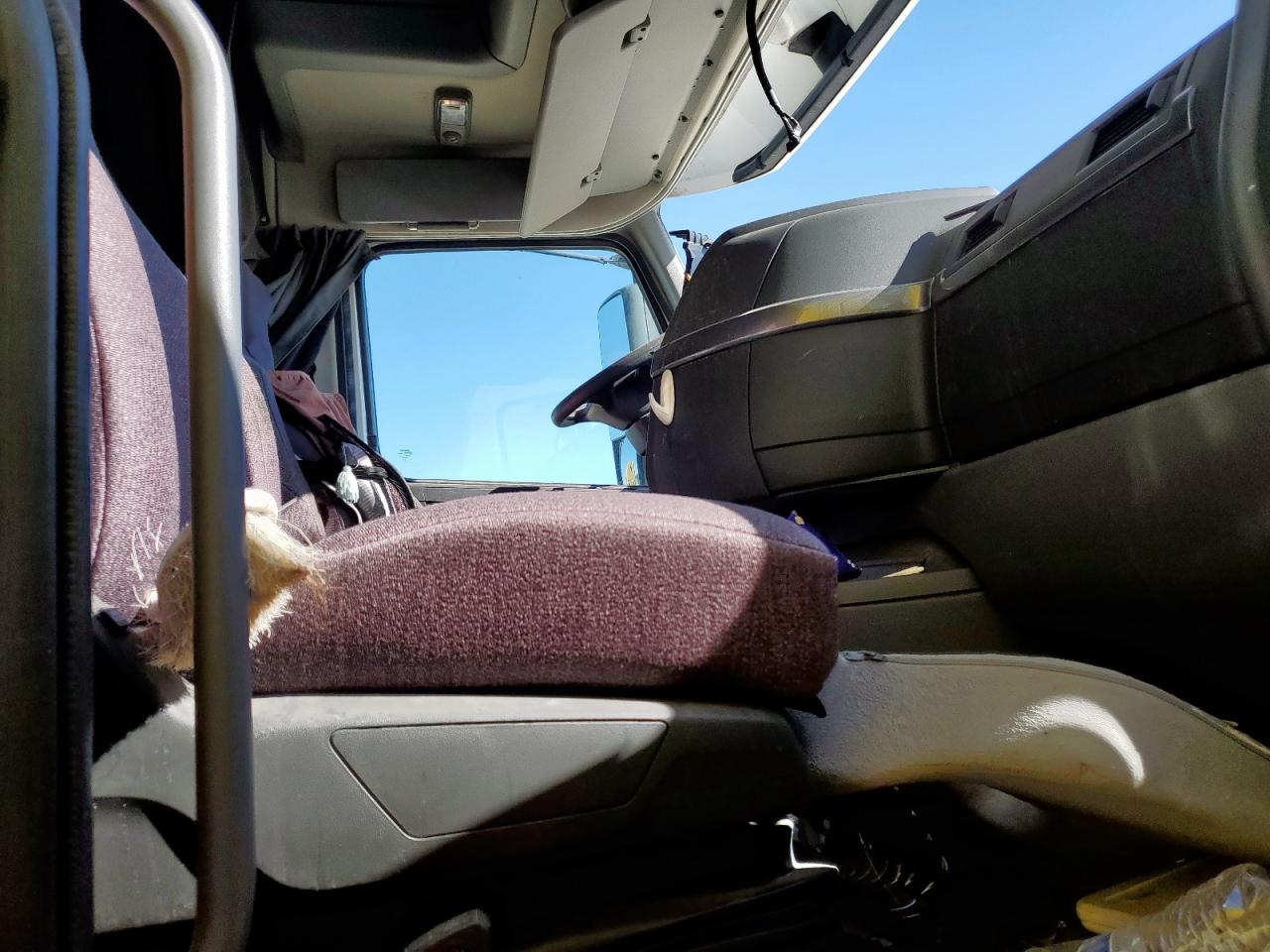 2023 Volvo Vnl Semi Truck VIN: 4V4NC9EH5PN332095 Lot: 92253745