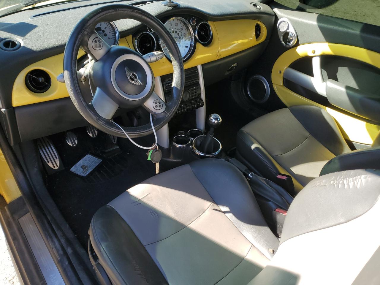 2005 Mini Cooper S VIN: WMWRH33415TF81241 Lot: 90910405