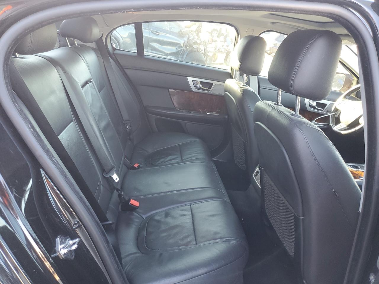 2015 Jaguar Xf 2.0T Premium VIN: SAJWA0FS3FPU43258 Lot: 90901765