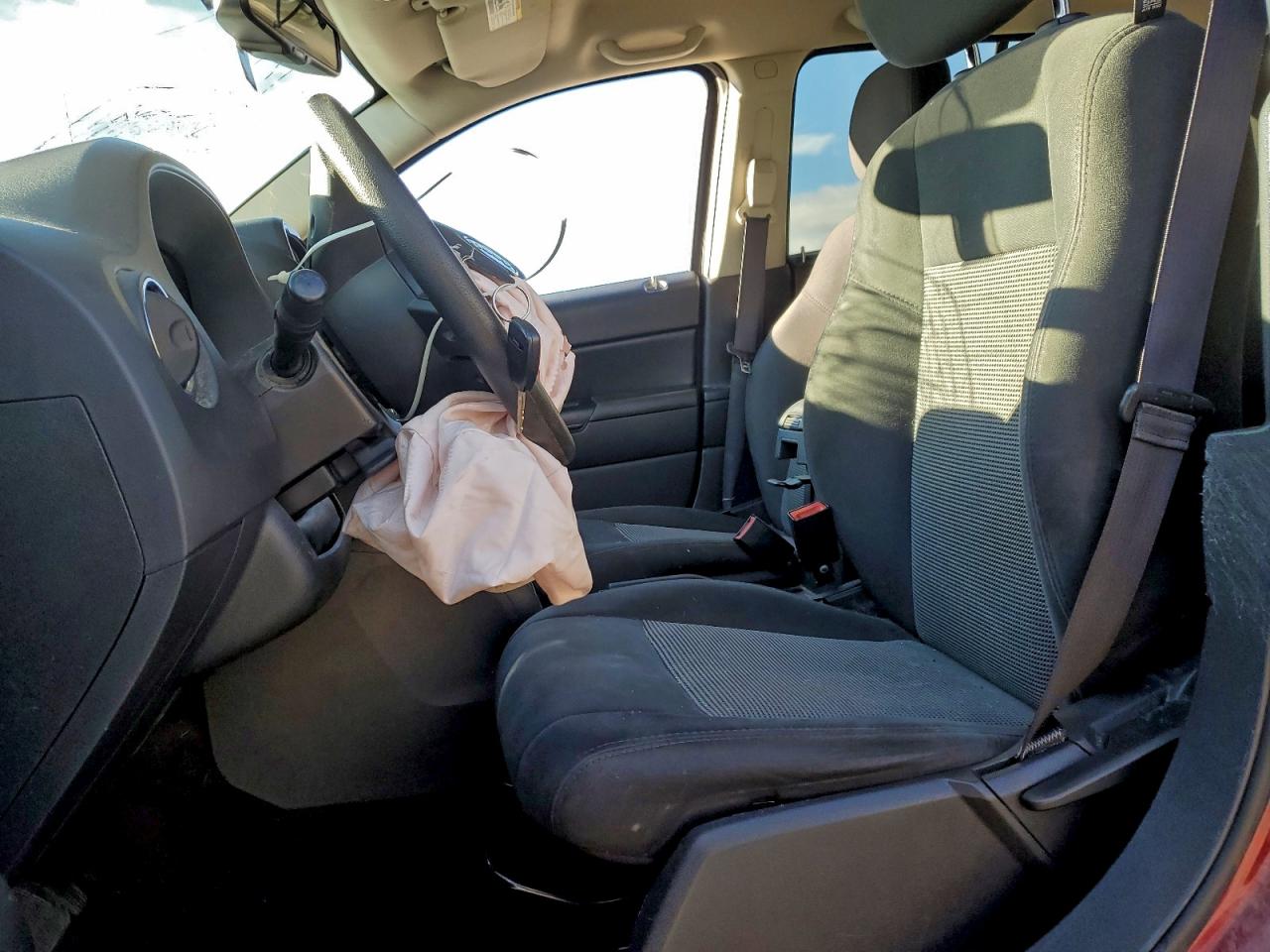 2016 Jeep Compass Sport VIN: 1C4NJDBB5GD556879 Lot: 93608255