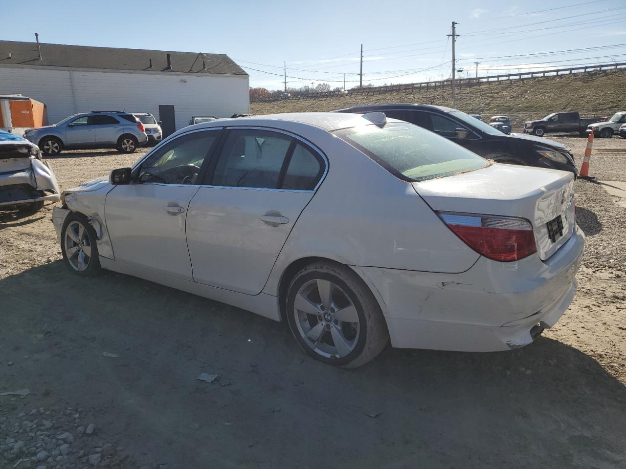 Фото: WBANF735X7CU26367