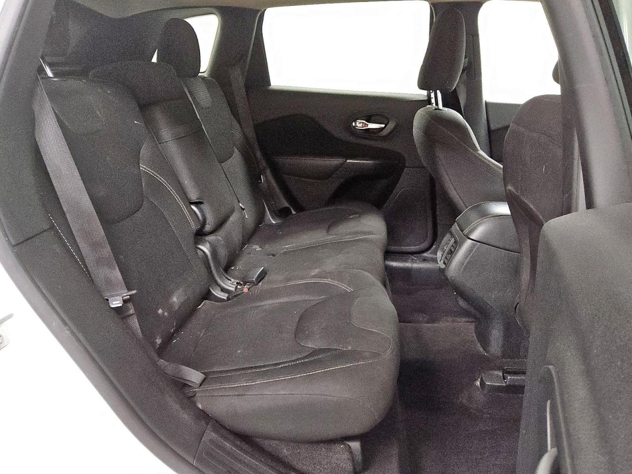 2016 Jeep Cherokee Latitude VIN: 1C4PJMCB5GW262443 Lot: 89928915