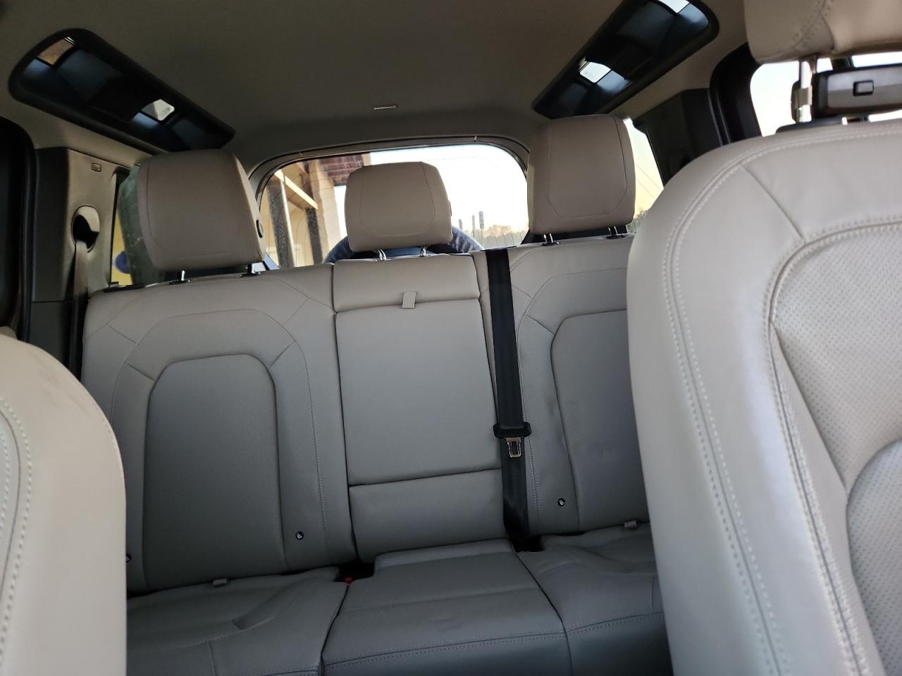 2024 Land Rover Defender 110 S VIN: SALEJ7EU7R2279044 Lot: 92500405