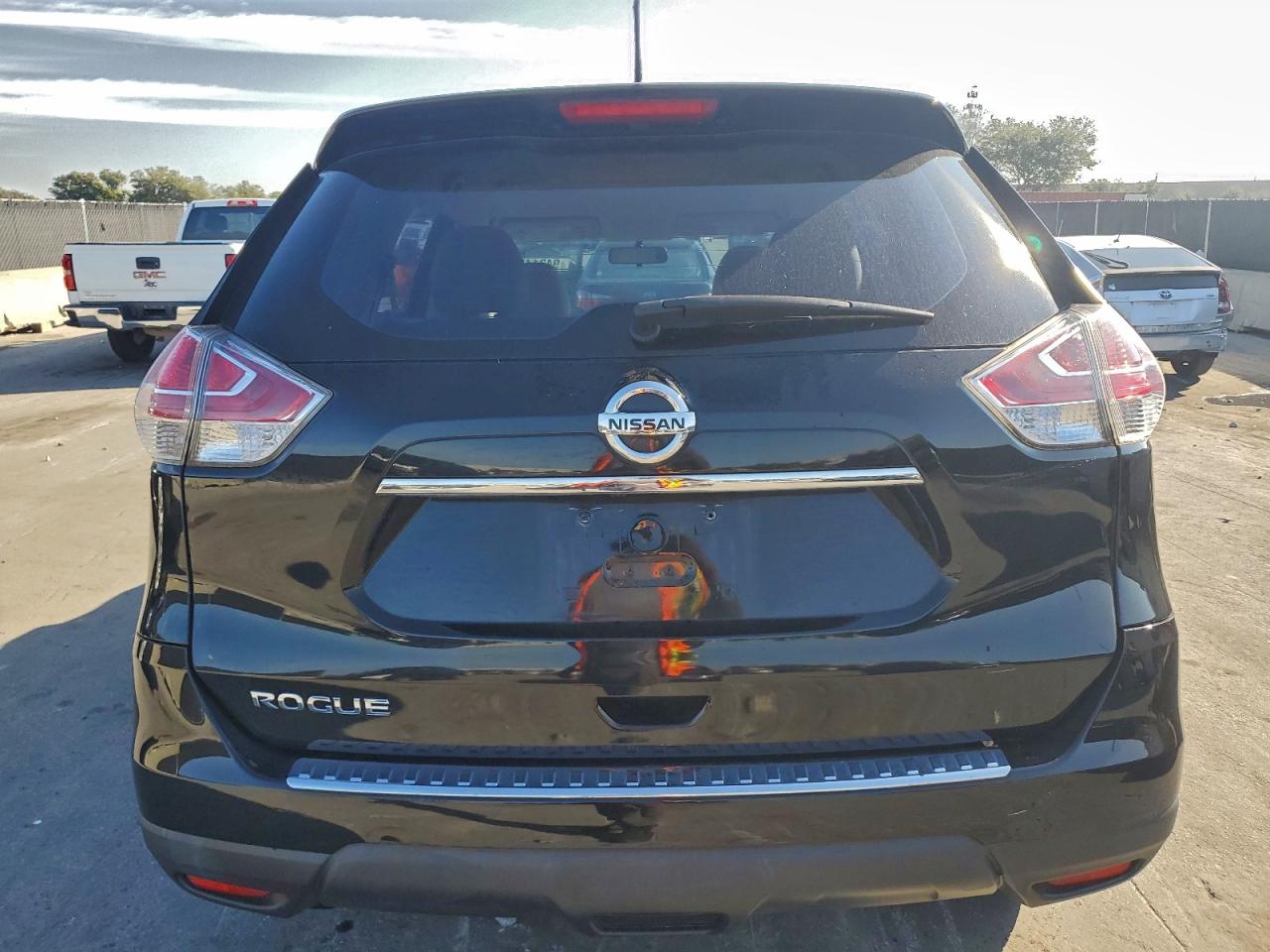 2016 Nissan Rogue S VIN: JN8AT2MT9GW014678 Lot: 94314595