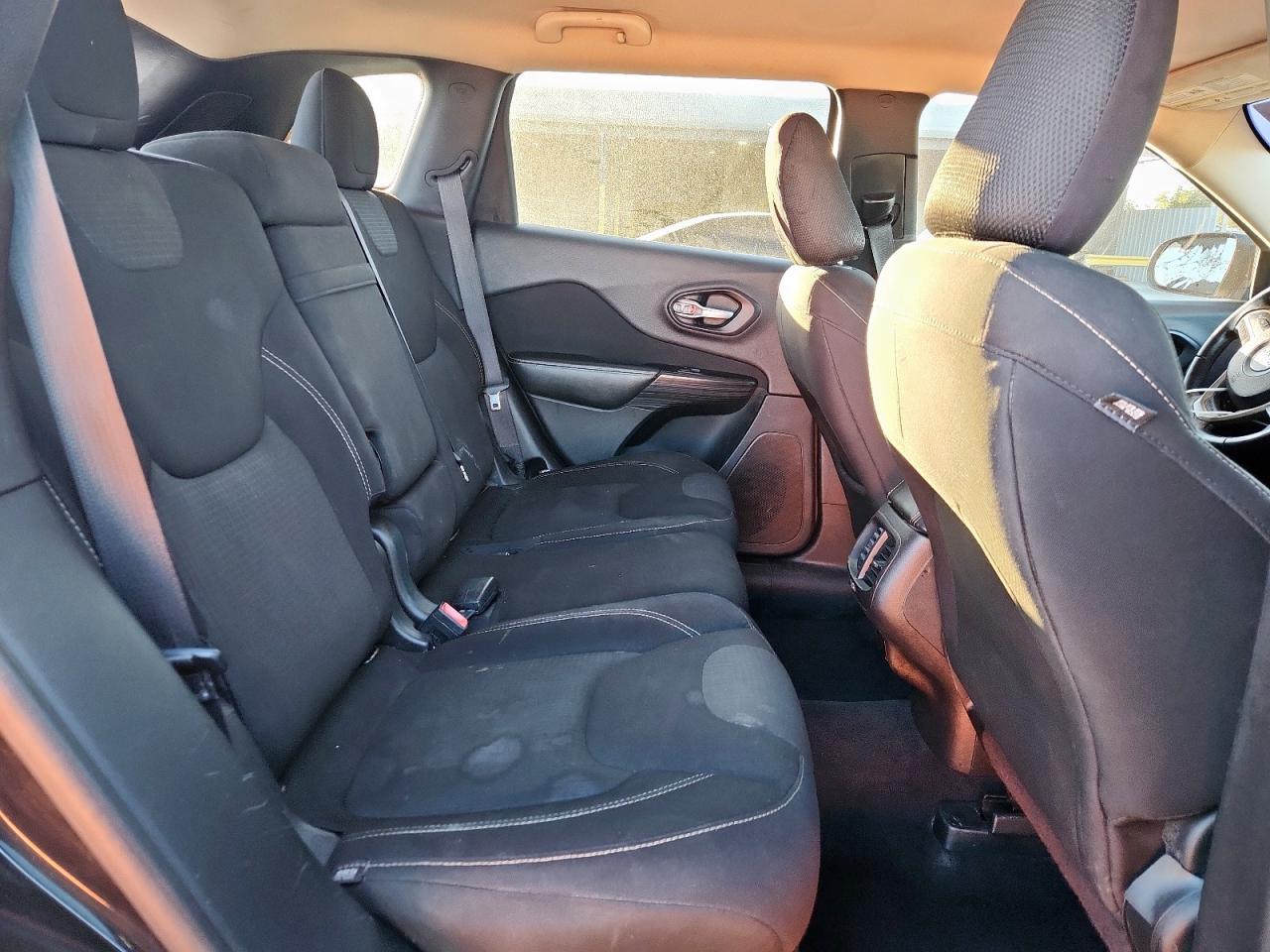 2016 Jeep Cherokee Latitude VIN: 1C4PJLCB7GW324418 Lot: 91920525