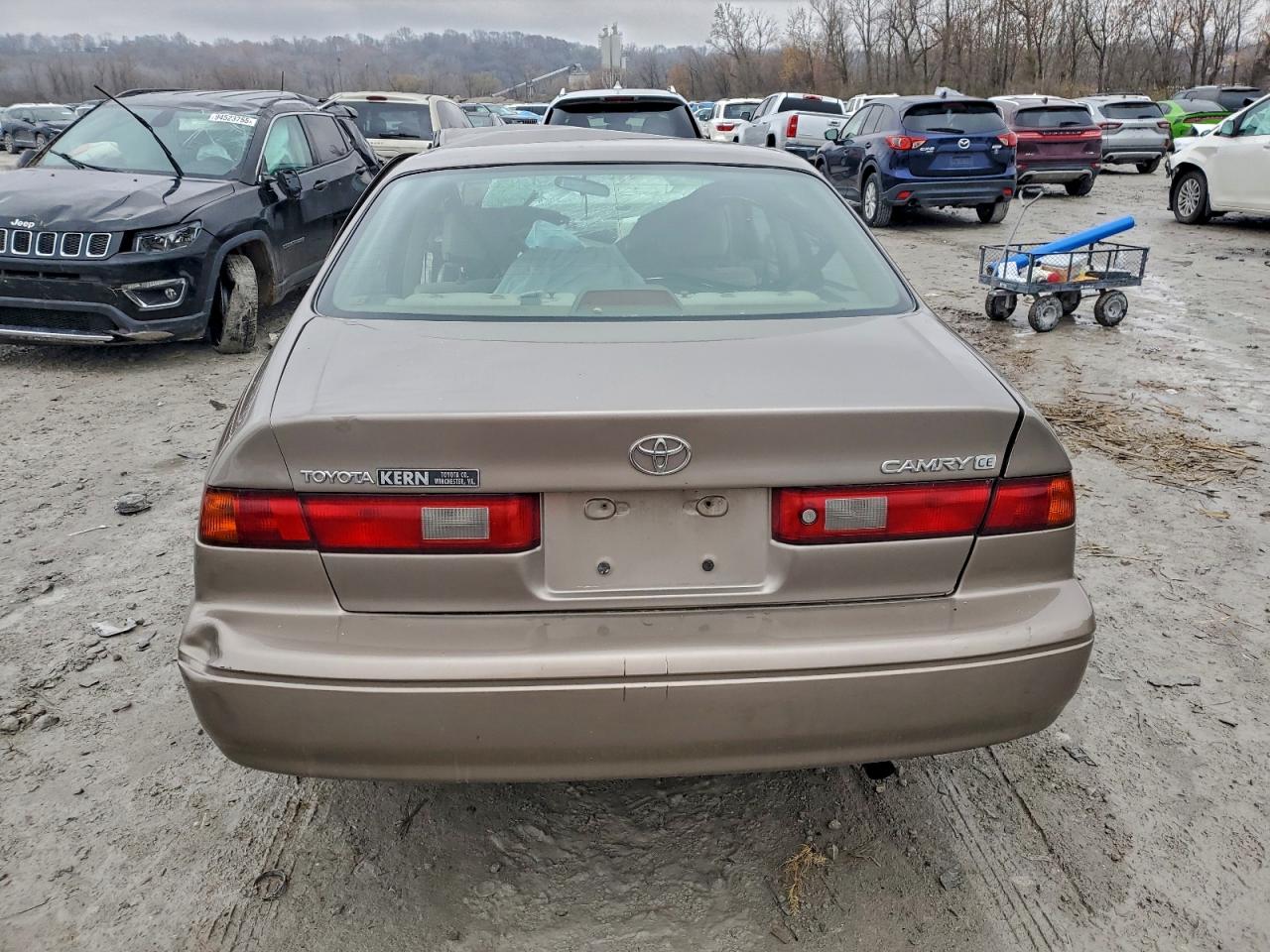 1999 Toyota Camry Ce VIN: 4T1BG22K5XU578995 Lot: 94121155