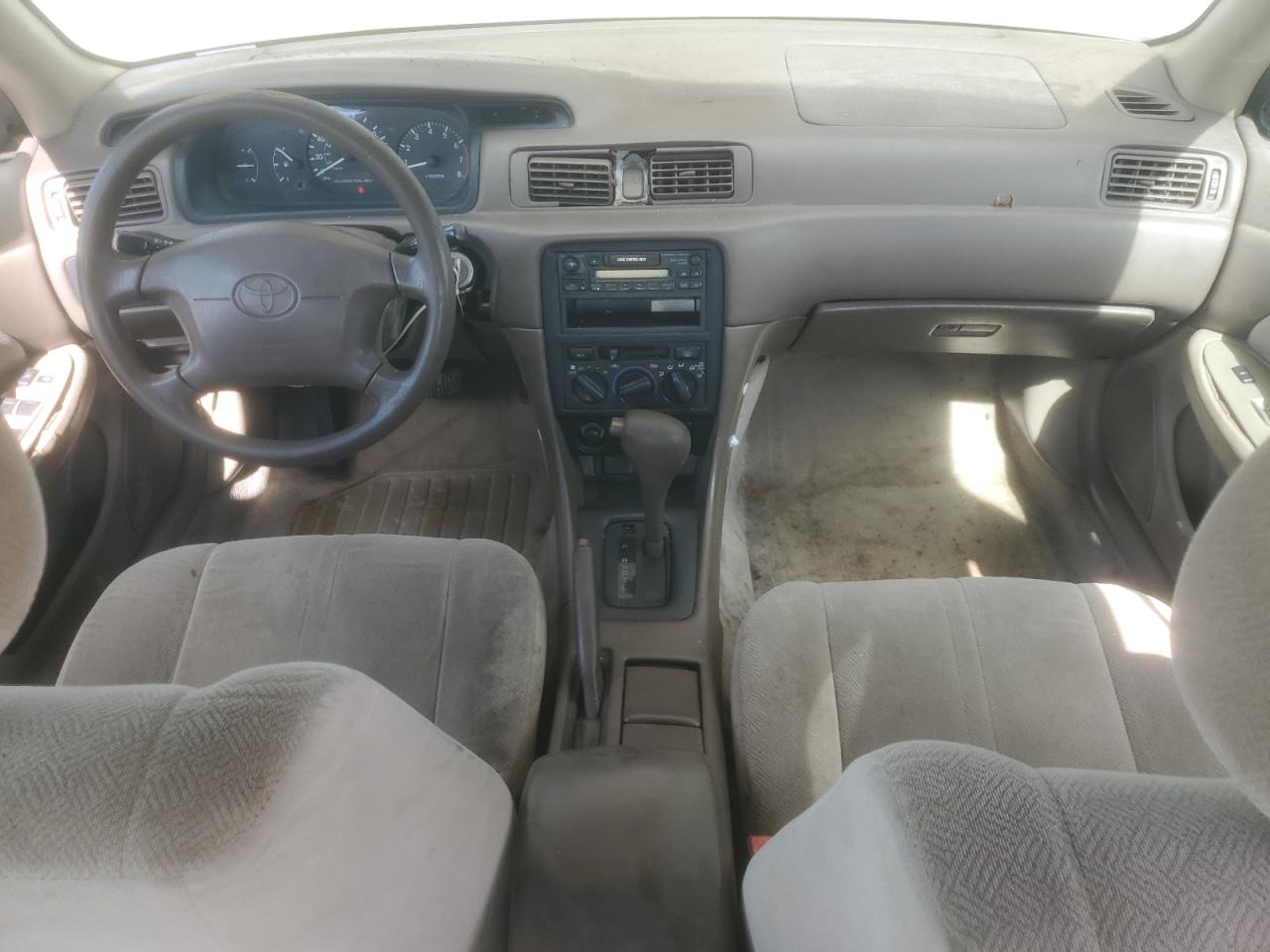 1999 Toyota Camry Ce VIN: 4T1BG22K8XU568817 Lot: 92110035